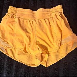 Lululemon Athletica hotty hot 2.5”